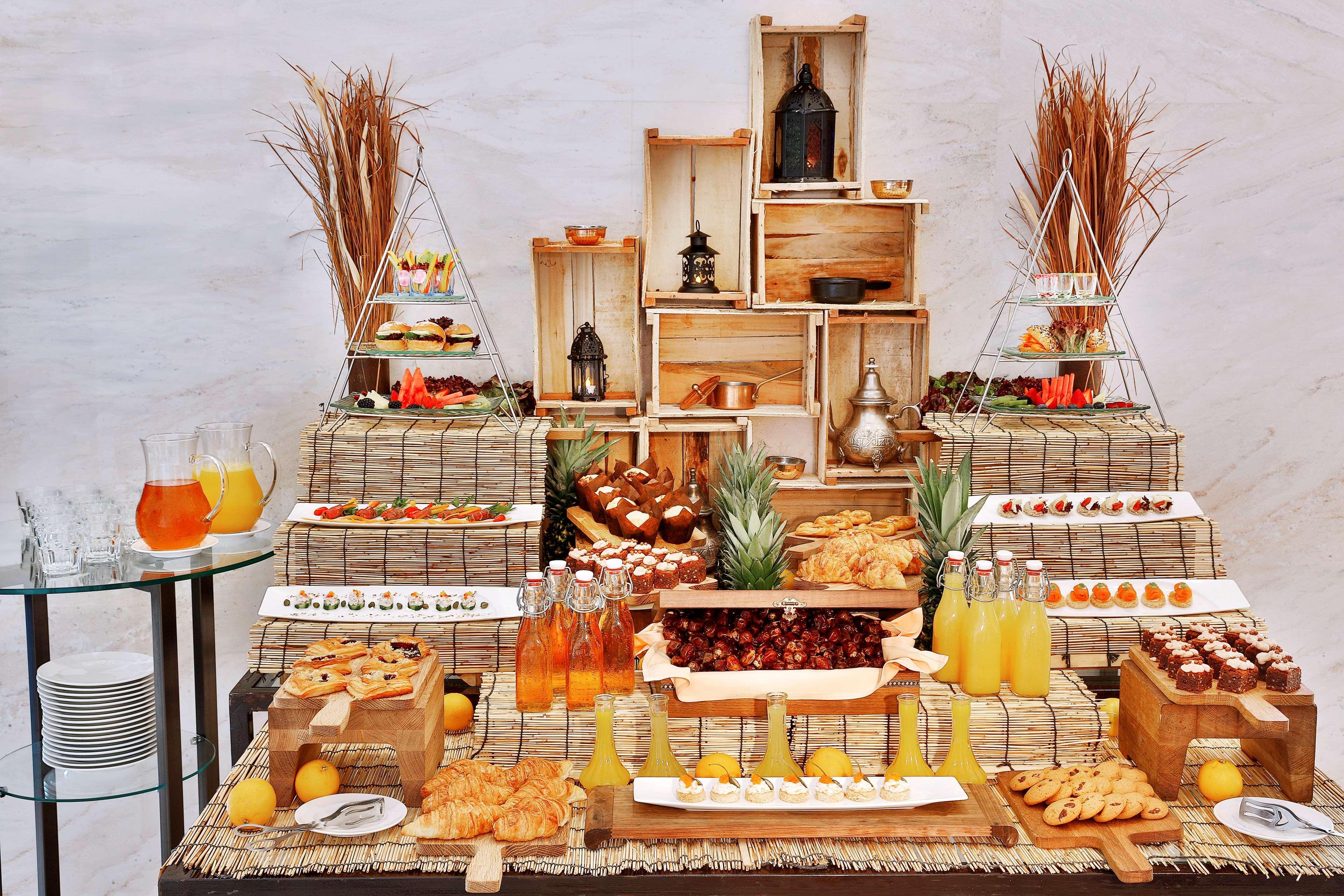 Doubletree By Hilton Resort & Spa Marjan Island Ras al-Khaimah Exterior photo A dessert buffet